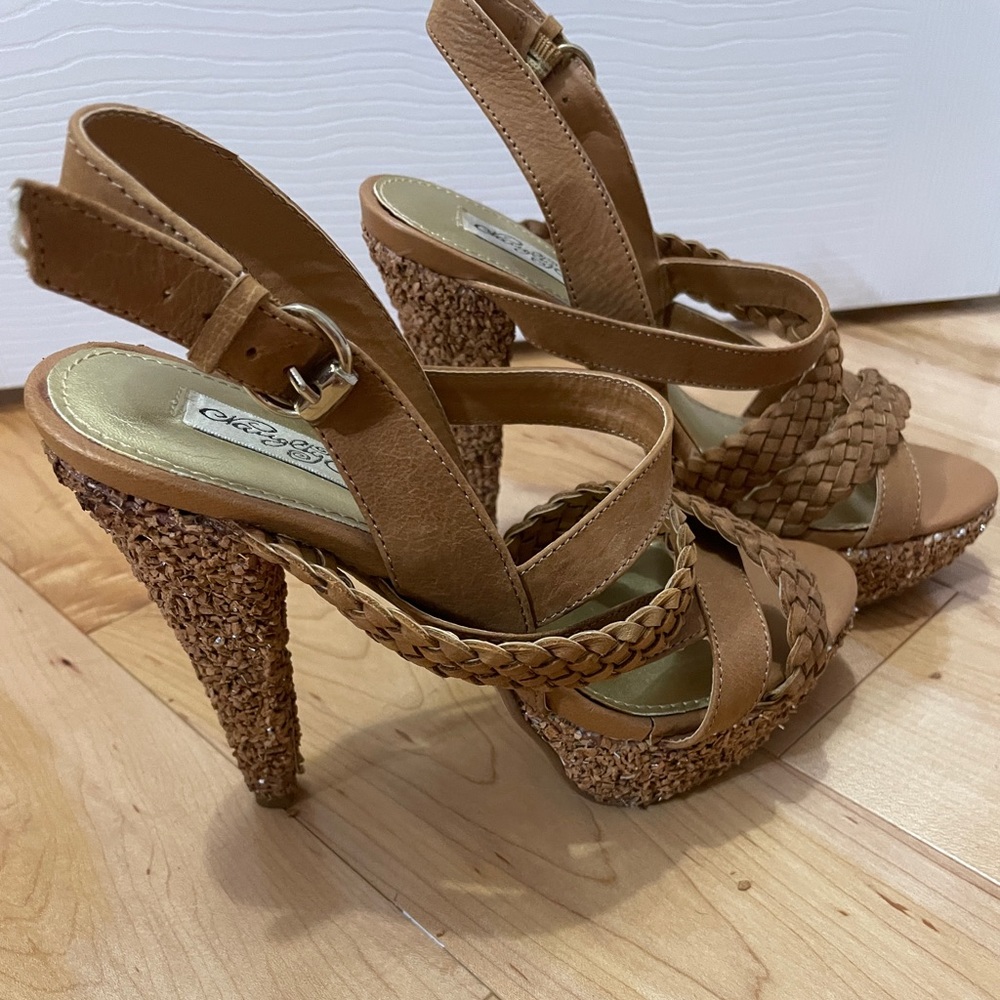 EUC Naughty Money Platform Hills Size6